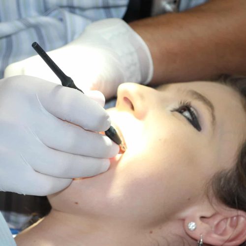de ce sangereaza gingiile, rasmindent.ro